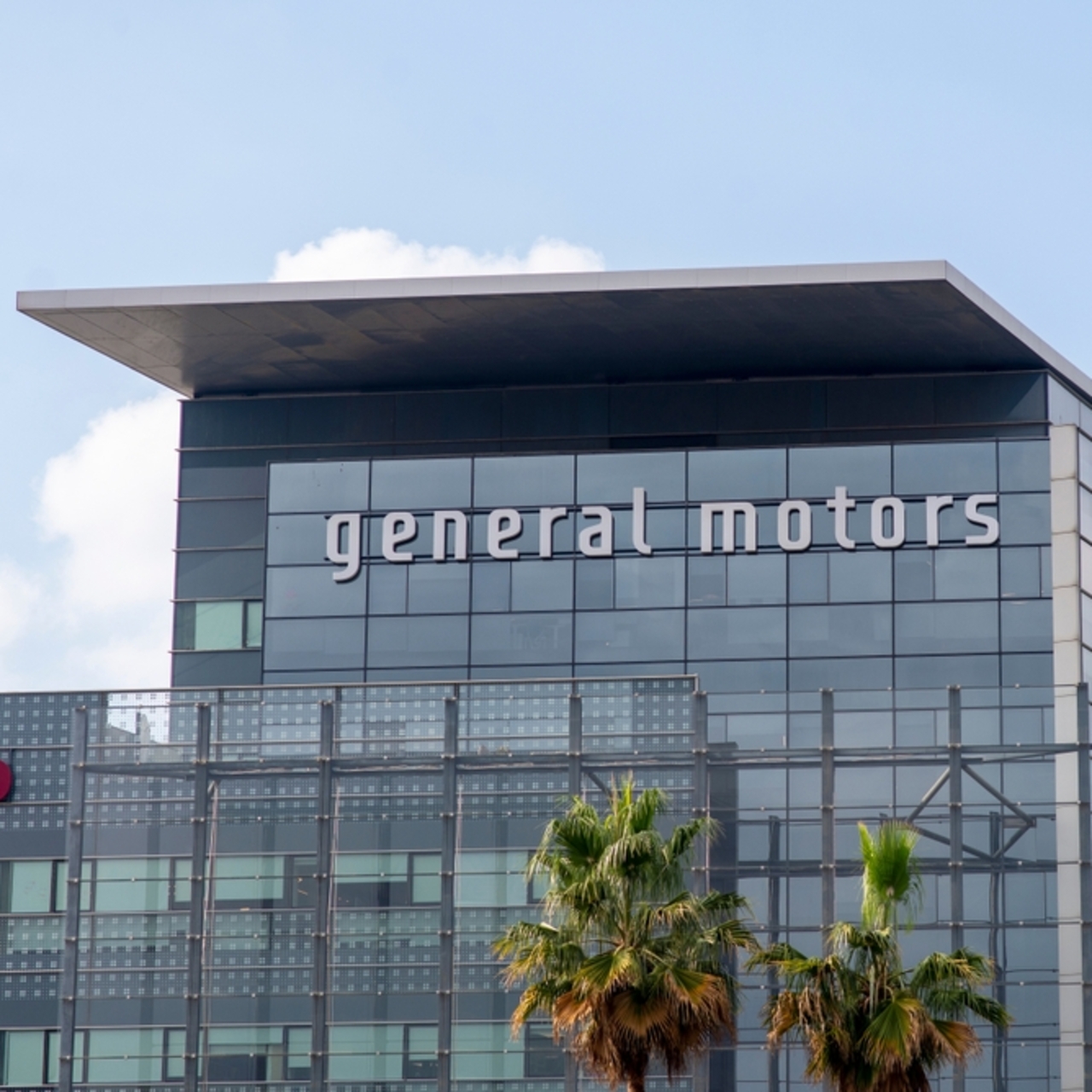 General Motors sells its shares