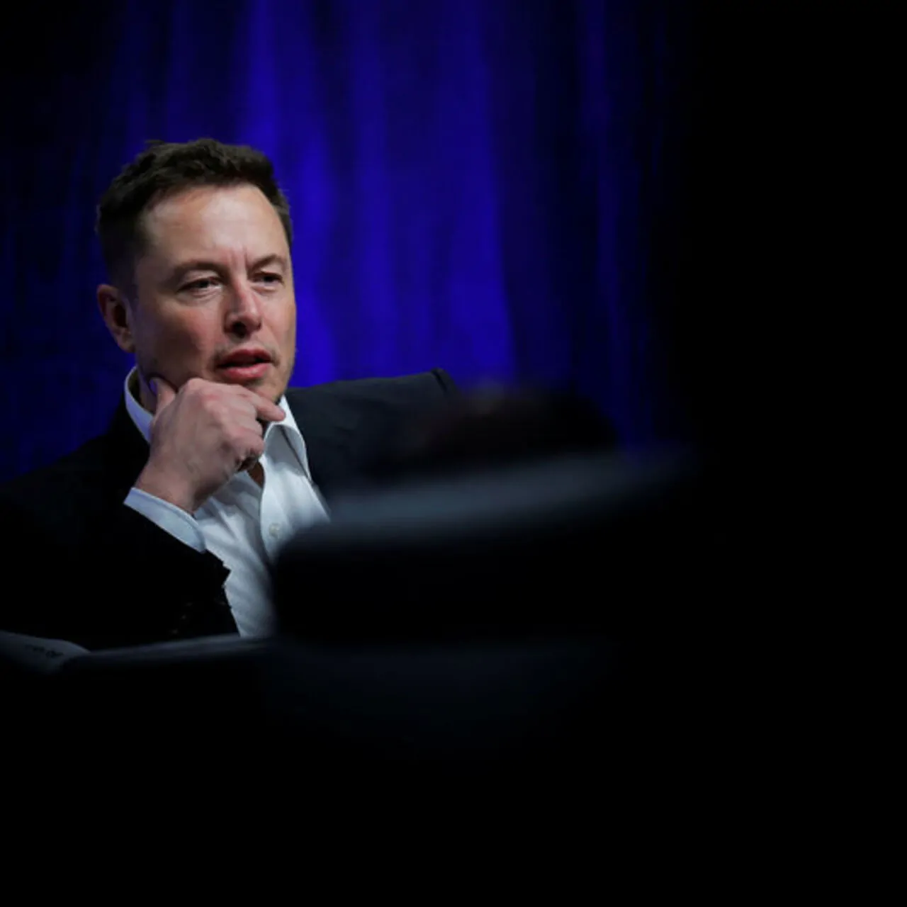 Musk now sends a message to Linkedin: Sharing is embarrassing!